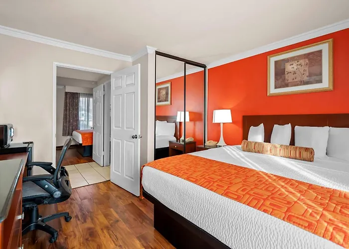 Howard Johnson By Wyndham Pasadena